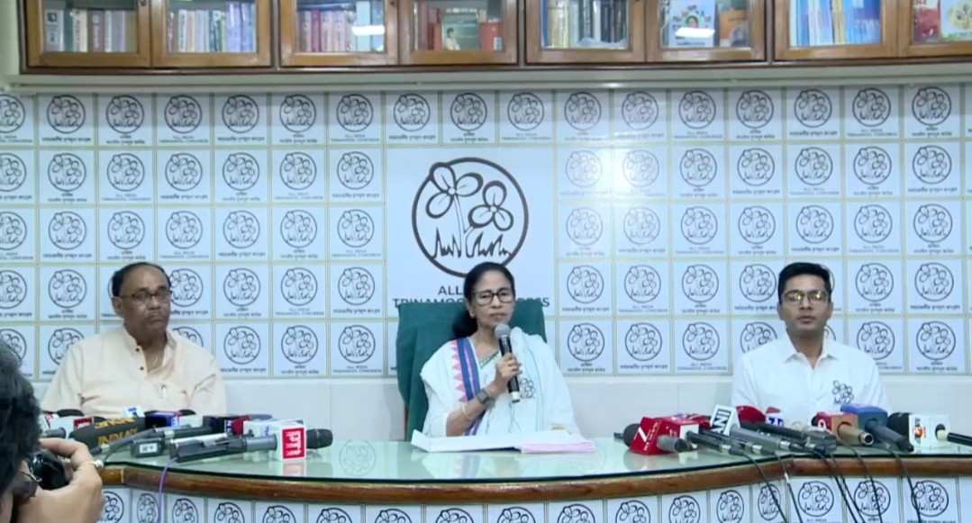 ভবানীপুরেই দাঁড়াচ্ছেন মমতা ব্যানার্জি, নন্দীগ্রামে “ভূমিপুত্র”  পবিত্র কর 