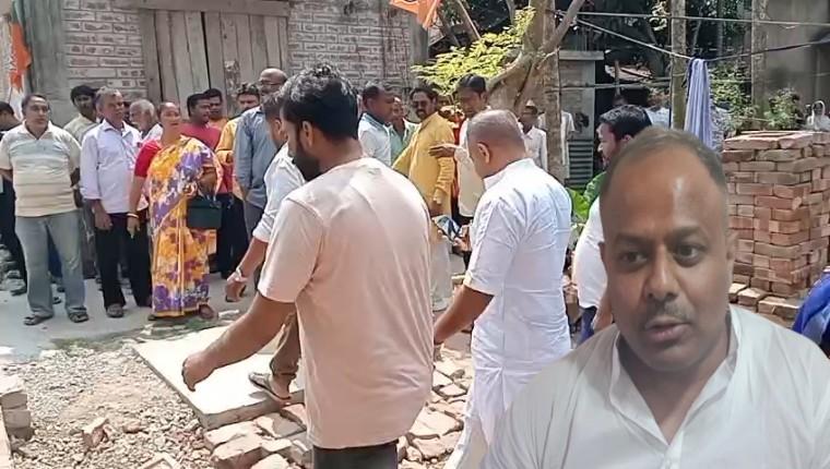 প্রচারে বেড়িয়ে দলীয় কর্মীদের বিক্ষোভের মুখে পড়তে হল কালনার বিজেপি প্রার্থীকে ; শুনতে হল “গো ব্যাক” শ্লোগান 