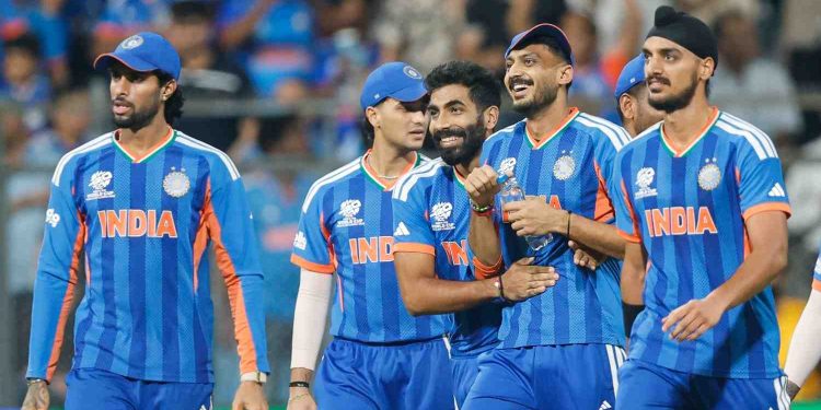 ইংল্যান্ডকে ৭ রানে হারিয়ে ফাইনালে ভারত 