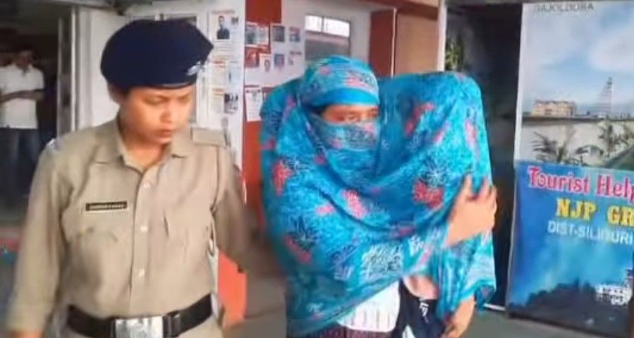 শিশুসন্তান কোলে নিয়ে ব্রাউন সুগার পাচার করতে গিয়ে জিআরপির হাতে গ্রেপ্তার তসলিমা খাতুন নামে অসমের এক মহিলা 