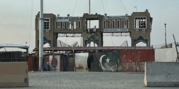 স্পিন বোলদাকে পাকিস্তানি বাহিনী এবং তালেবানদের মধ্যে তুমুল সংঘর্ষ ; পাক-আফগান রক্তক্ষয়ী সংঘর্ষে বাড়ছে  উদ্বেগ 