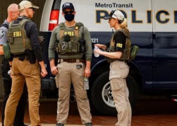 টেক্সাসে “আল্লাহ মালিক” লেখা টি-শার্ট পরা সন্ত্রাসীর গুলিতে ৩ জন নিহত, আহত ১৪ জন  