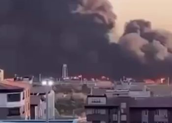 তেহরানে আন্তর্জাতিক বিমানবন্দরে মার্কিন- ইসরায়েলের বিমান হামলার পর ভয়াবহ আগুন লেগে গেছে 