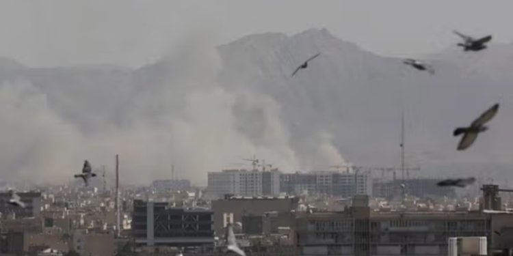 ফের তেহরানের প্রাণকেন্দ্রে মারাত্মক বিমান হামলা চালিয়েছে ইসরায়েলি বিমান বাহিনী