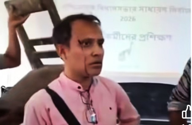 রানাঘাটে প্রশিক্ষণ কেন্দ্রে মমতা ব্যানার্জির পুরনো ভিডিও দেখিয়ে প্রচারের প্রতিবাদ করায় বিডিও-এর সামনে ভোটকর্মীকে মেরে রক্তাক্ত করার অভিযোগ ; হাঁসখালির বিডিও-এর বরখাস্ত ও গ্রেপ্তারের দাবি তুললেন বিজেপি সাংসদ 