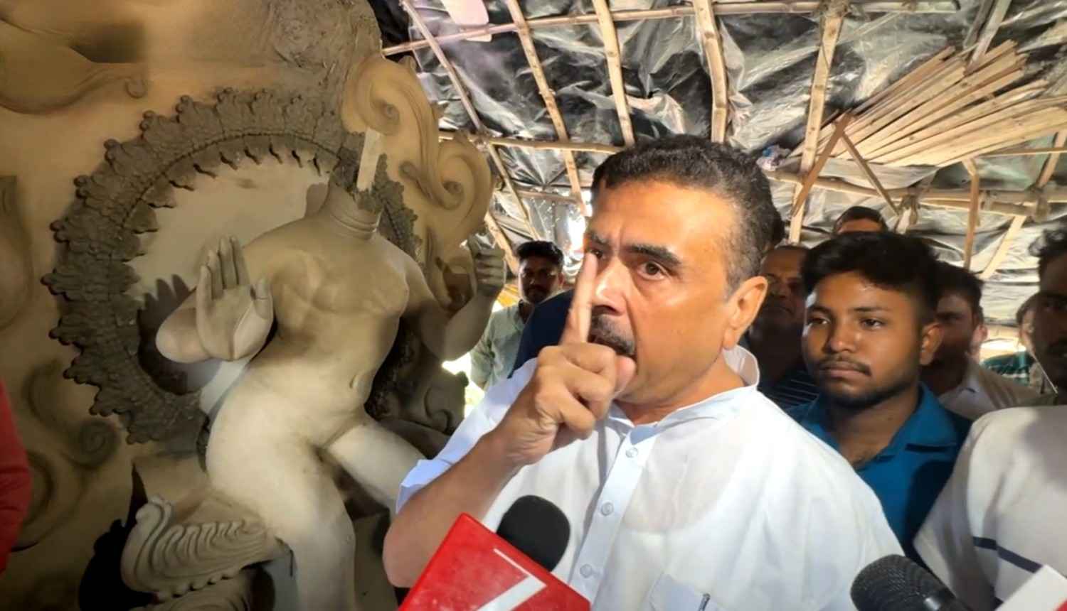 “নন্দীগ্রাম থেকে জিহাদিরা হাত গোটাও” : ভাঙচুর করা শ্রীরামের মুর্তির সামনে শ্লোগান তুললেন শুভেন্দু অধিকারী 