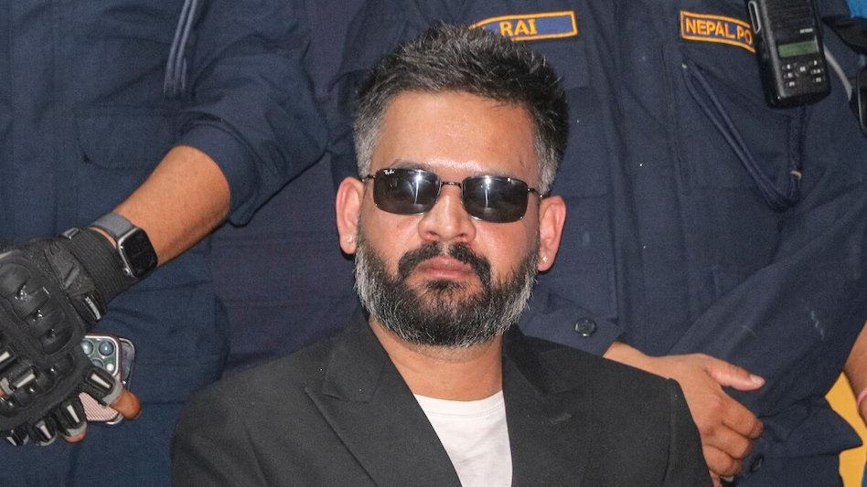 স্কুলের “অক্সফোর্ড” বা “সেন্ট জেভিয়ার্স”-এর মতো বিদেশি নাম মুছে হিন্দু সংস্কৃতির সাথে সামঞ্জস্যপূর্ণ নাম রাখার নির্দেশ দিলেন নেপালের প্রধানমন্ত্রী বলেন্দ্র শাহ ; নিষিদ্ধ ছাত্র রাজনীতি 