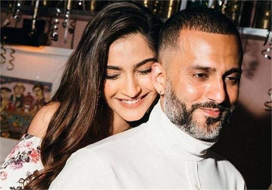 অভিনেত্রী সোনম কাপুর এবং আনন্দ আহুজা দ্বিতীয়বারের মতো বাবা-মা হলেন