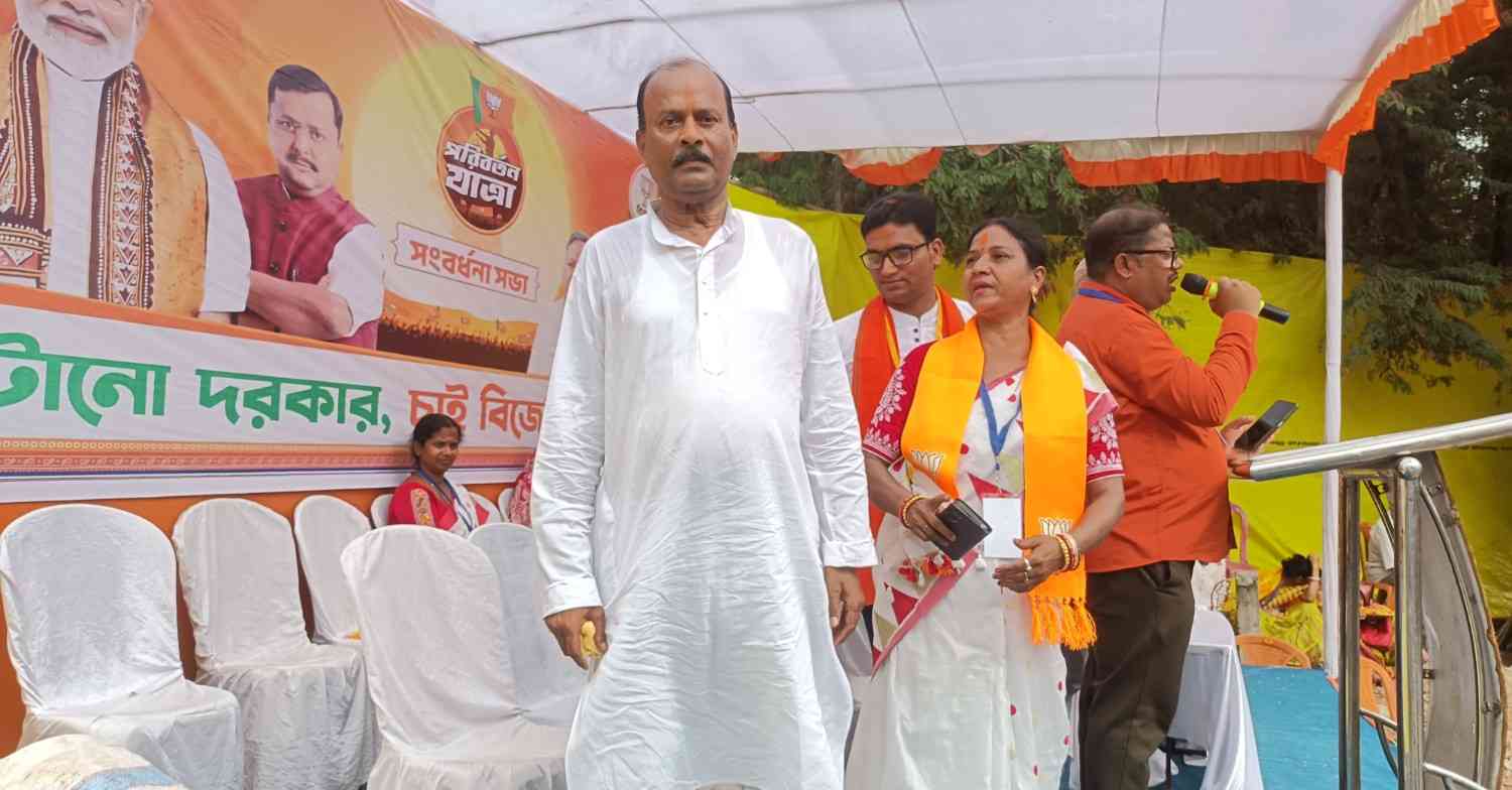 “তৃণমূলের হিন্দু নেতাদের খাট পরীক্ষা করলে দাড়ির টুকরো পাওয়া যাবে” : বিতর্কিত মন্তব্য করলেন বিজেপির রাজ্য কমিটির সদস্য প্রবাল রায়