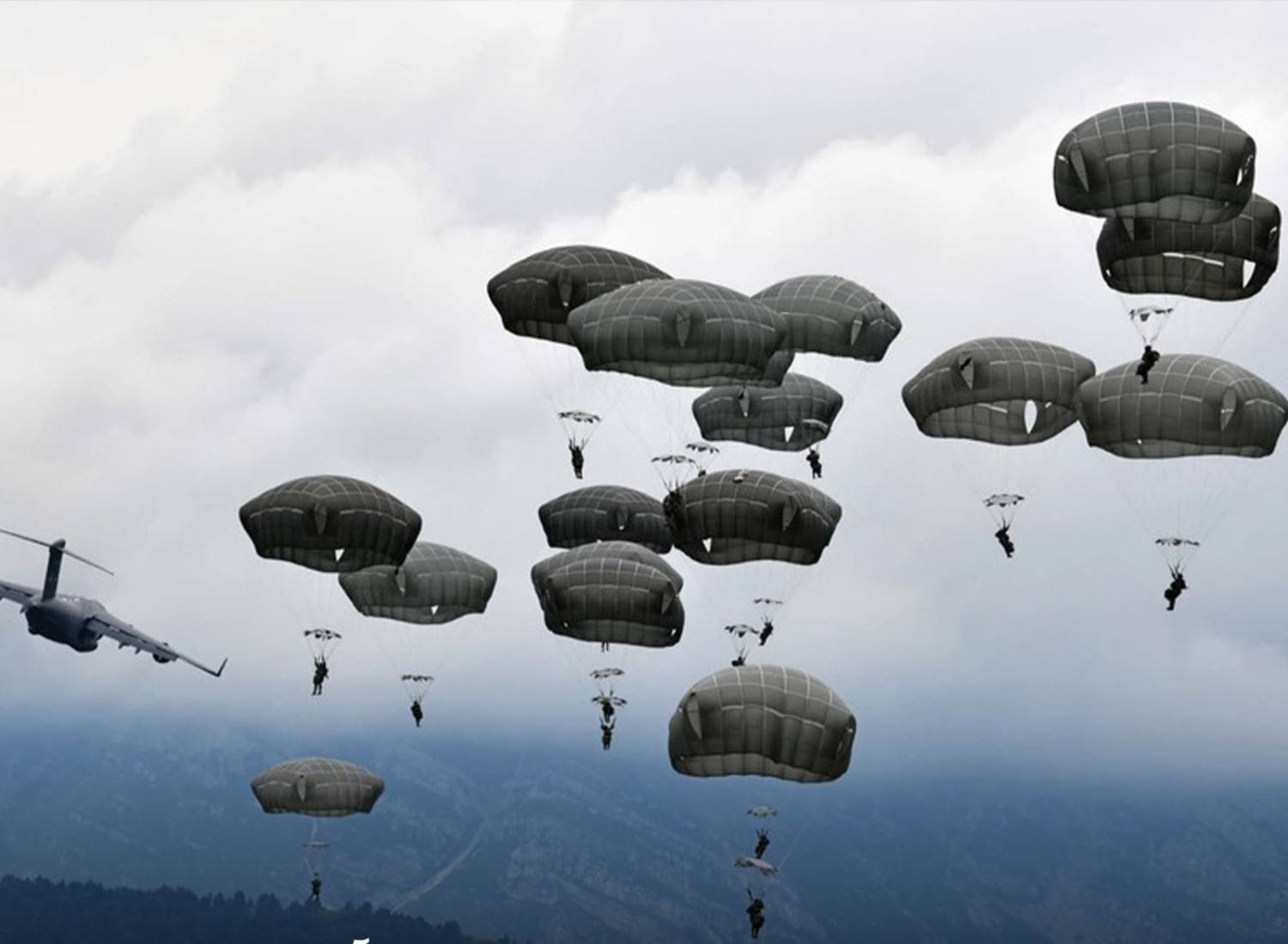 ইরানে স্থল অভিযানের জন্য দেশের সেরা সেনাবাহিনী মধ্যপ্রাচ্যে মোতায়েন করেছে আমেরিকা