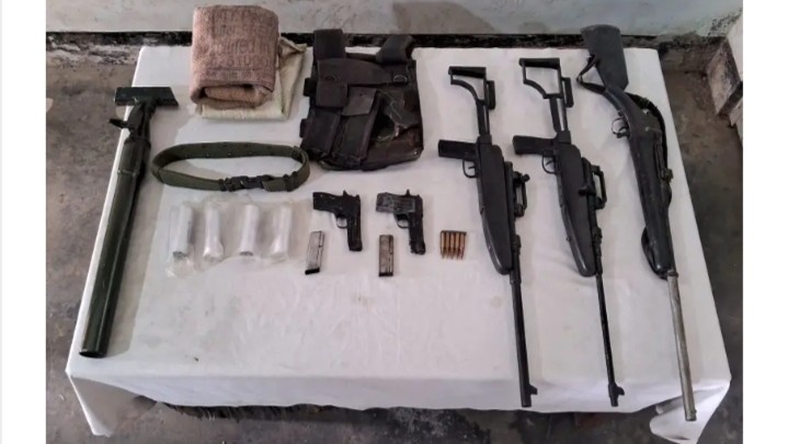 মণিপুরে সেনা অভিযানে অস্ত্রের ভান্ডারের হদিশ ; বিপুল গোলাবারুদ সহ বেশ কয়েকজন নিষিদ্ধ সন্ত্রাসী গোষ্ঠীর ক্যাডার গ্রেপ্তার