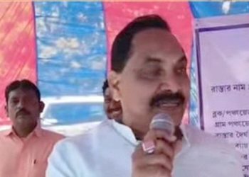 “বিষধর সাপ” মোদী সরকার ও বিজেপিকে “পিটিয়ে মারার” নিদান দিলেন তৃণমূল বিধায়ক আব্দুর রহিম বক্সি, পালটা তৃণমূলকে “রাজ্যের সবচেয়ে বড় বিষাক্ত সাপ” বলে কটাক্ষ করল বিজেপি 