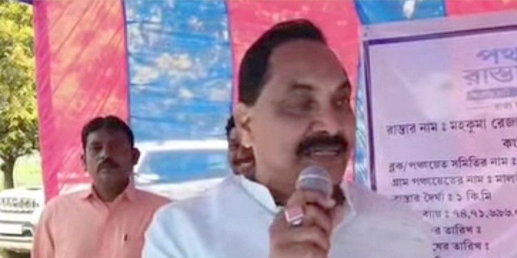 “বিষধর সাপ” মোদী সরকার ও বিজেপিকে “পিটিয়ে মারার” নিদান দিলেন তৃণমূল বিধায়ক আব্দুর রহিম বক্সি, পালটা তৃণমূলকে “রাজ্যের সবচেয়ে বড় বিষাক্ত সাপ” বলে কটাক্ষ করল বিজেপি