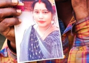 স্বামী ও ২ নাবালক সন্তানকে ফেলে ১২ দিন ধরে নিখোঁজ হরিশ্চন্দ্রপুরের বধূ ; স্বামীর সন্দেহ যে ফেসবুক বন্ধুর প্রেমের ফাঁদে পড়েছেন তার স্ত্রী 