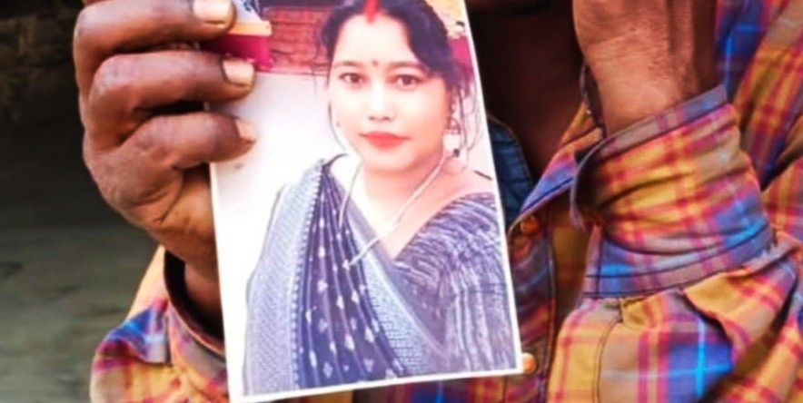 স্বামী ও ২ নাবালক সন্তানকে ফেলে ১২ দিন ধরে নিখোঁজ হরিশ্চন্দ্রপুরের বধূ ; স্বামীর সন্দেহ যে ফেসবুক বন্ধুর প্রেমের ফাঁদে পড়েছেন তার স্ত্রী 