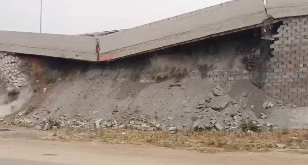 নির্মাণের পাঁচ মাসের মধ্যে ধসে পড়লো মেমারিতে জাতীয় সড়কে নির্মিত আন্ডারপাস, নিম্নমানের সামগ্রী ব্যবহারের অভিযোগ 