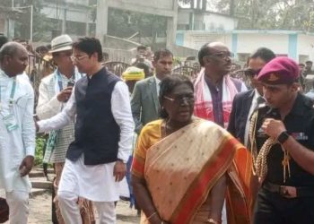 “মমতা ব্যানার্জির অহংকার ও রাজনৈতিক বিদ্বেষের রাজনীতি কতটা নিচে নামতে পারে বাংলার মানুষ বুঝতে পারছে” : রাষ্ট্রপতির ‘অপমানে’ শুভেন্দু অধিকারীর প্রতিক্রিয়া  