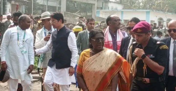 “মমতা ব্যানার্জির অহংকার ও রাজনৈতিক বিদ্বেষের রাজনীতি কতটা নিচে নামতে পারে বাংলার মানুষ বুঝতে পারছে” : রাষ্ট্রপতির ‘অপমানে’ শুভেন্দু অধিকারীর প্রতিক্রিয়া  