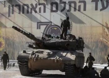 সন্ত্রাসী গোষ্ঠী হিজবুল্লাহকে নির্মুল করতে দক্ষিণ লেবাননে ঢুকে পড়েছে ইসরায়েলি সেনাবাহিনীর ট্যাঙ্ক ; ইরানিদের হাতে অস্ত্র তুলে নেওয়ার আহ্বান জানালেন প্রিন্স রেজা পাহলভি