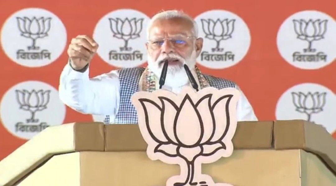 “ভোটব্যাঙ্কের রাজনীতির জন্য অনুপ্রবেশকারীদের প্রশ্রয় দিচ্ছে তৃণমূল, বদলে যাচ্ছে বাংলার জনবিন্যাস” : নরেন্দ্র মোদী 