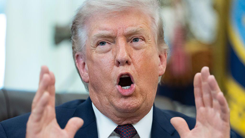 ‘৪৮ ঘণ্টার মধ্যে হরমুজ প্রণালী খুলে না দিলে আমরা ইরানে নরক করে দেবো” : ট্রাম্পের চূড়ান্ত সতর্কবার্তা