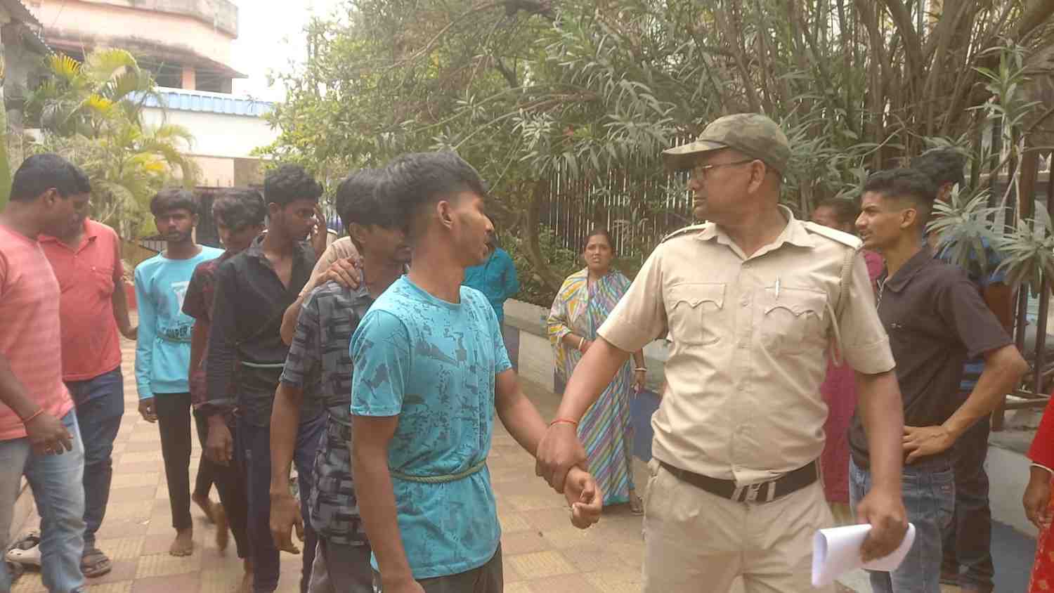 কাটোয়ায় দশম শ্রেণীর ছাত্রীকে গণধর্ষণের ঘটনায় এক নাবালক সহ গ্রেপ্তার ৭ অভিযুক্ত 