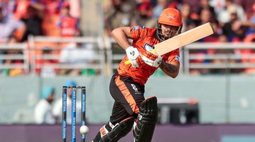 মাত্র ১৫ বলে অর্ধশতক করে নতুন রেকর্ড গড়লেন অভিষেক শর্মা 