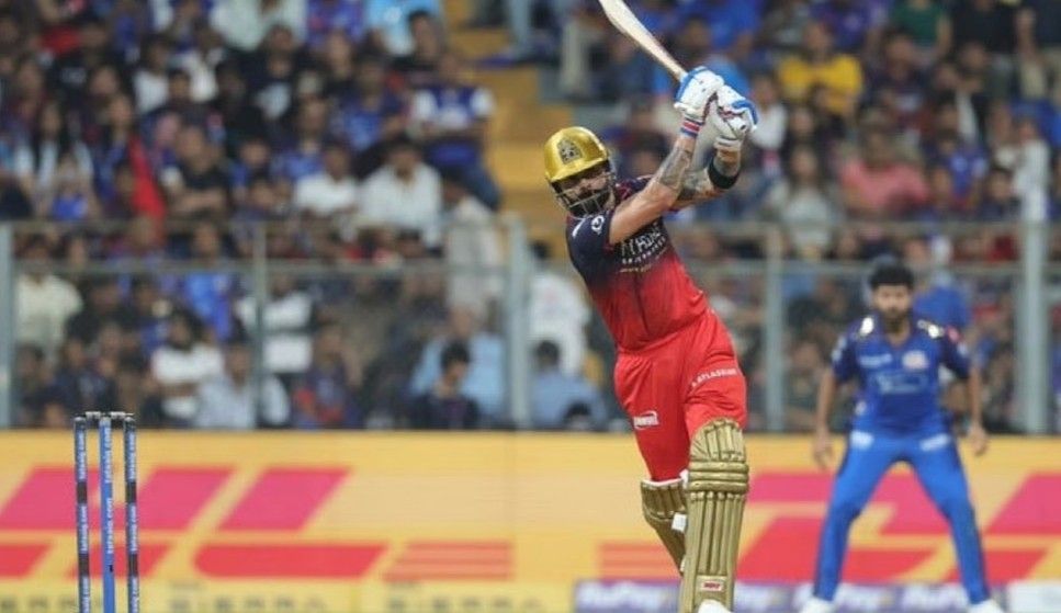 মুম্বাই ইন্ডিয়ান্সের বিপক্ষে দুর্দান্ত ব্যাটিং বিরাট কোহলির,ভাঙলেন বাবর আজম ও ক্রিস গেইলের রেকর্ড  