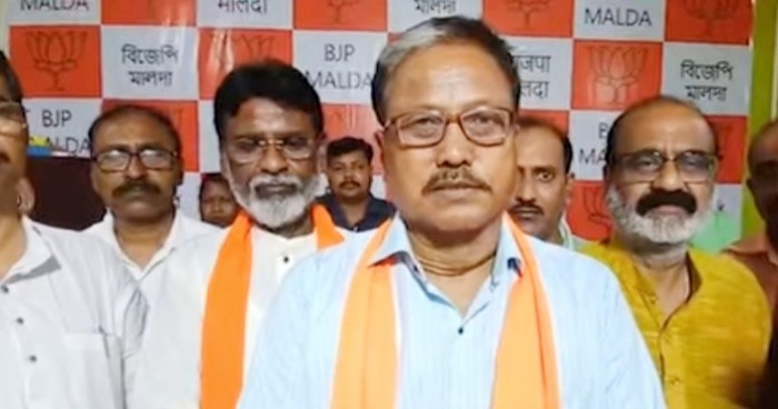 নির্দল প্রার্থী হিসাবে জমা দেওয়া মনোনয়ন প্রত্যাহার করে বিজেপিকে সমর্থনের ঘোষণা করলেন মালদার গাজোলের প্রফুল্ল সরকার ; স্বস্তি গেরুয়া শিবিরে 