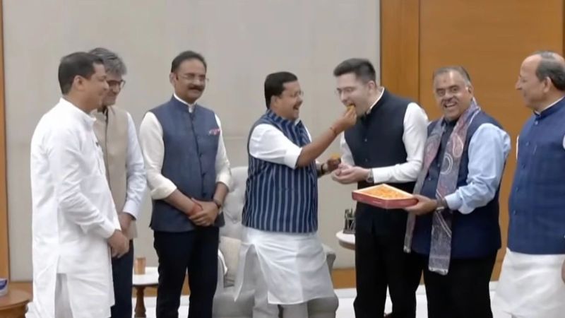 জোর ধাক্কা খেলেন কেজরিওয়াল, বিজেপিতে যোগ দিলেন রাঘব চাড্ডা, অশোক মিত্তাল ও সন্দীপ পাঠক 