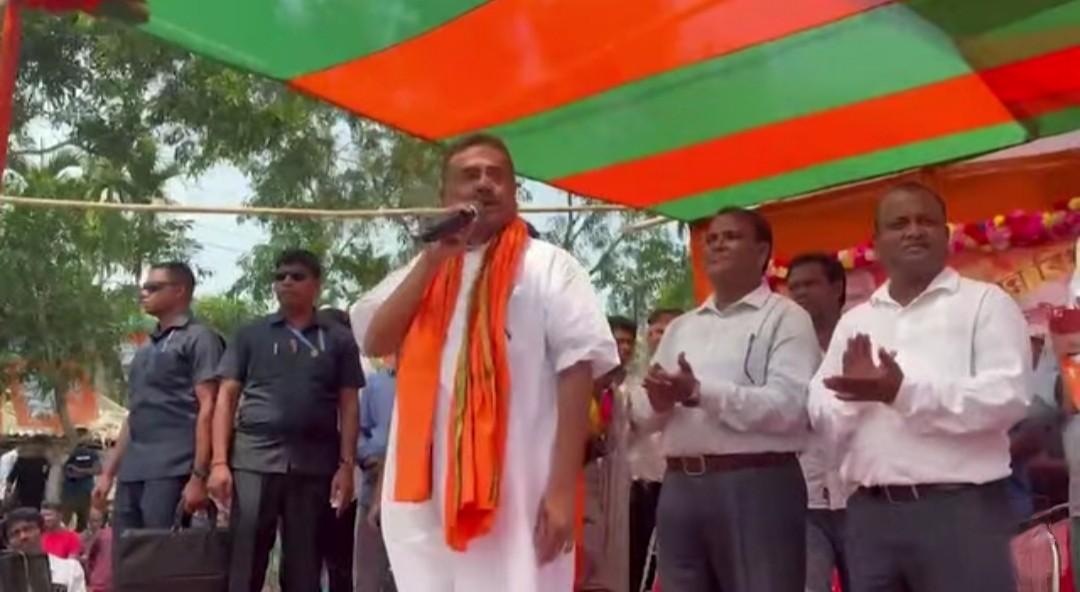 “১৫ বছর চোরকে দিলেন, ৩৪ বছর বাম,৫ টা বছর রামকে দেওয়ার বিনম্র আবেদন জানালাম” :  ভোটারদের কাছে কাব্যিক আহ্বান জানালেন শুভেন্দু অধিকারী 