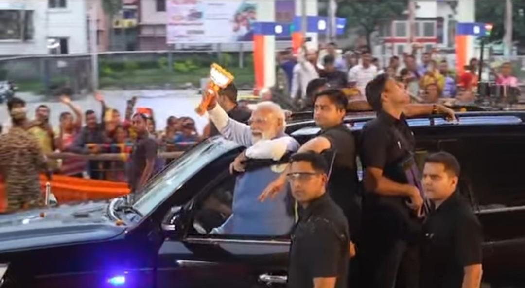 বাগডোগরায় মোদীর রোড শোয়ে জলপ্লাবন, আগামীকাল জনসভা করবেন শিলিগুড়িতে 