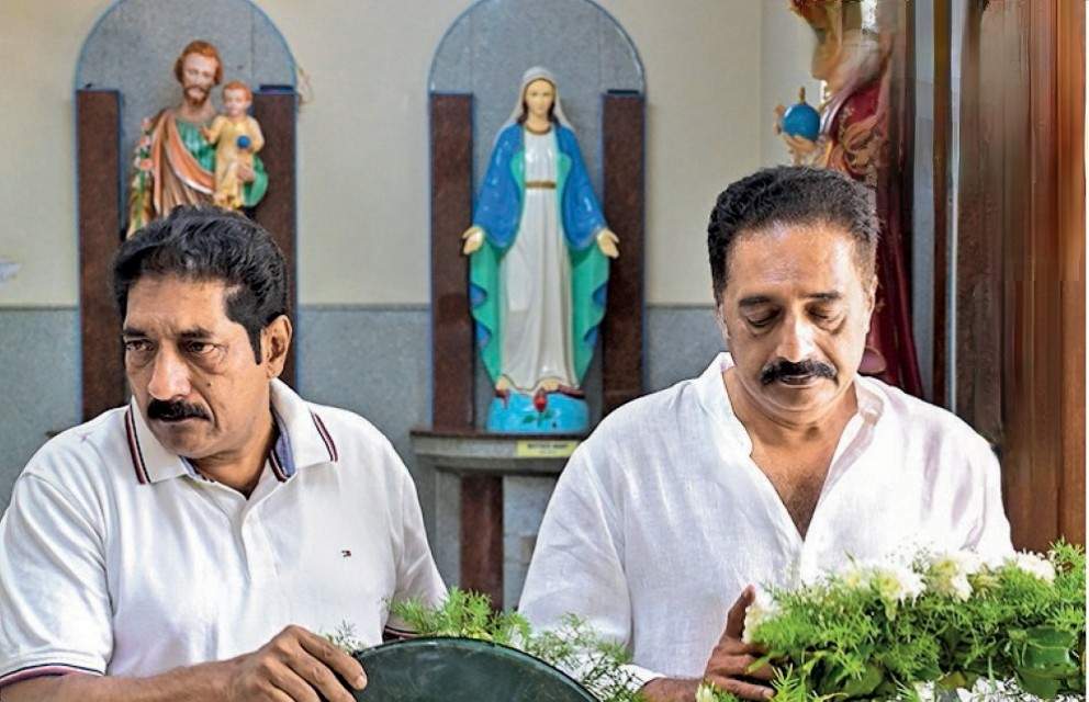 হিন্দুদের বারবার অপমান করলেও খ্রিস্টান রীতিতে মায়ের সৎকার  করতে লজ্জিত নন ‘নাস্তিক’ প্রকাশ রাজ : এখন পালটা ঘা পড়তেই ট্রোলদের ‘ঘৃণ্য দানব’ আখ্যা দিলেন ওই ছদ্ম ধর্মনিরপেক্ষ অভিনেতা 