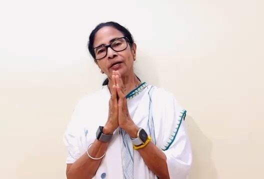 ইভিএমে কারচুপির আশঙ্কা ; ২৩০ আসনে জিতে ফের ক্ষমতায় ফেরার দাবি করে কর্মীদের গননা কেন্দ্রে সতর্ক থাকার আহ্বান জানালেন মমতা ব্যানার্জি