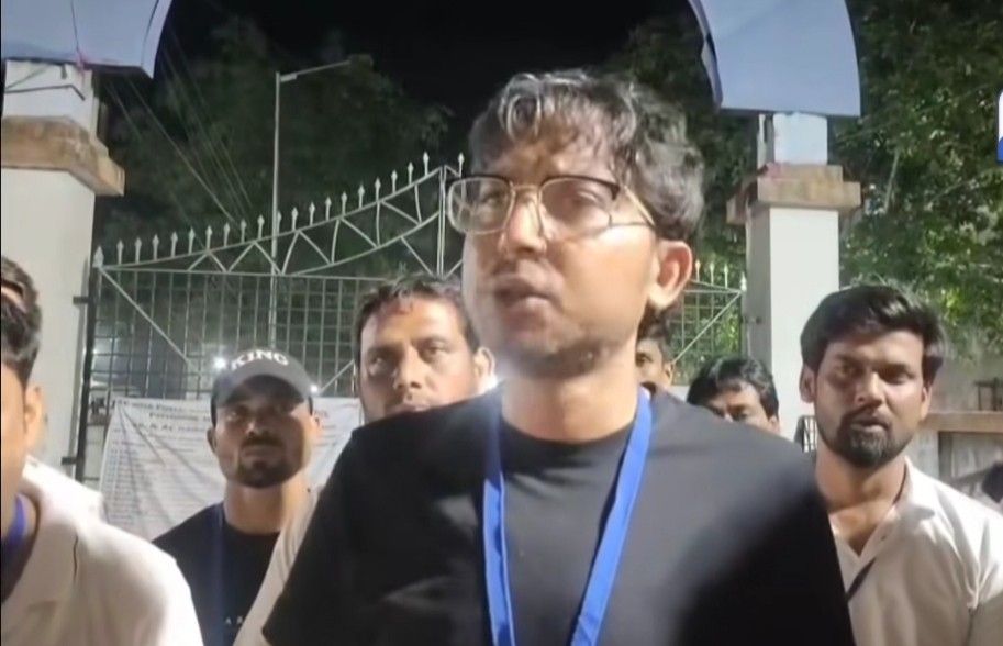 “আমি হারছি,জঙ্গিপুর হারছে, সামসেরগঞ্জ হারছে,ফারাক্কা হারছে” : চুড়ান্ত হতাশা সাগরদিঘীর তৃণমূল প্রার্থী বাইরন বিশ্বাসের গলায় 