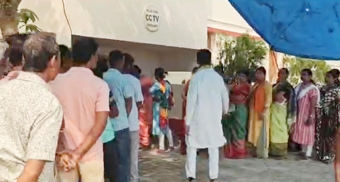 ভোটদানে তামিলনাড়ুকেও ছাপিয়ে গেল বাংলা, বিকেল ৫ টা পর্যন্ত পড়ল রেকর্ড ৯০% ভোট, পরিবর্তন নাকি প্রত্যাবর্তন ?  কিসের ইঙ্গিত ?