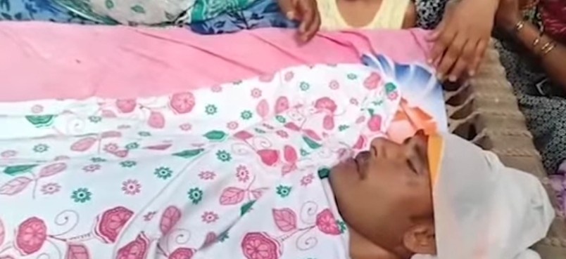 মালদার সাহাপুরে আত্মঘাতী যুবক, নির্বাচন কমিশনকে কাঠগড়ায় তুলছে পরিবার 