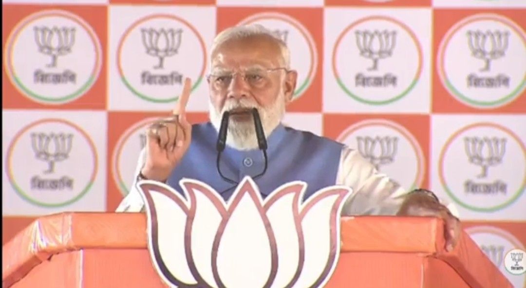 কুশমন্ডির বিশাল ভিড় দেখে মোদী বললেন : “আপনাদের এই ভালোবাসা বিফলে যেতে দেবো না, উন্নয়ন করে ১০০ গুণ ফেরত দেবো” 