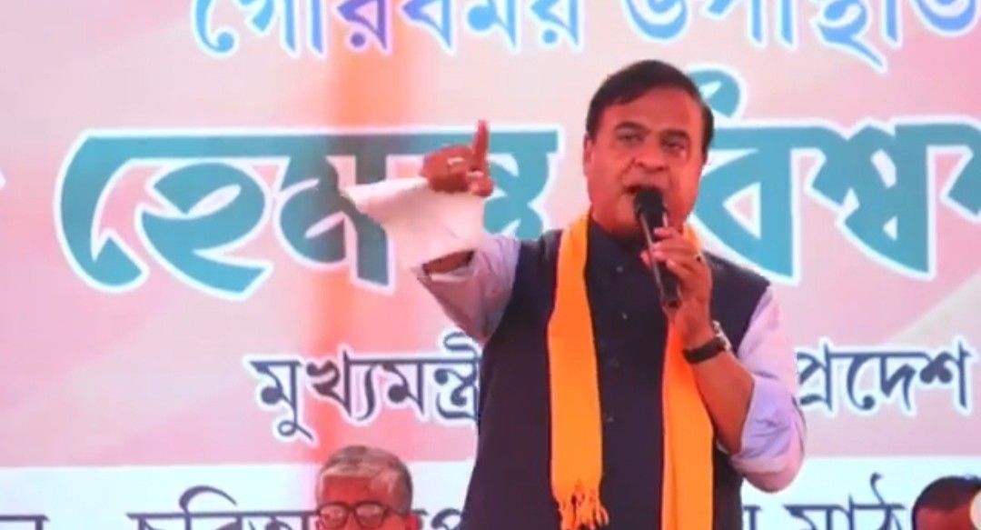 অনুপ্রবেশকারীদের সঙ্গে ‘ইলু ইলু’ সম্পর্ক, মুরগি মাংস খাওয়ার প্রতিযোগিতার আহ্বান জানিয়ে বঙ্গের মমতাকে তুলোধুনো করলেন অসমের হেমন্ত 