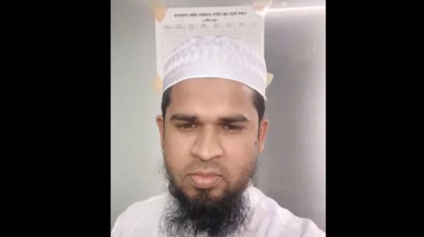 ১২ বছর বয়সী এক ছাত্রীকে অন্তঃসত্ত্বা করে দেওয়া মাদ্রাসা শিক্ষক আমান উল্লাহকে গ্রেপ্তার করেছে নেত্রকোণার পুলিশ 