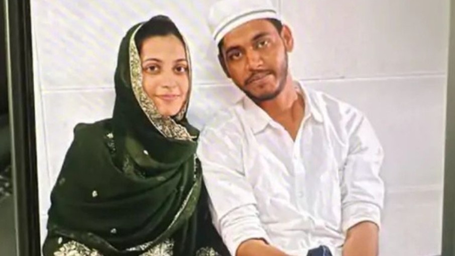 টি-শার্ট পরার অপরাধে অন্তঃসত্ত্বা স্ত্রীকে শ্বাসরোধ করে খুন করল ইউপির গোরখপুরের শাদাব, মাত্র ৬ মাস আগে তাদের প্রেম-বিবাহ হয়   