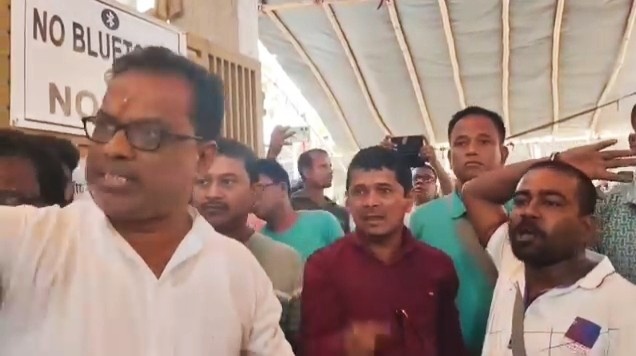 উলট পুরাণ ! এবারে পুলিশের বিরুদ্ধে পক্ষপাতিত্বের অভিযোগ তুলে বিক্ষোভ তৃণমূলের 