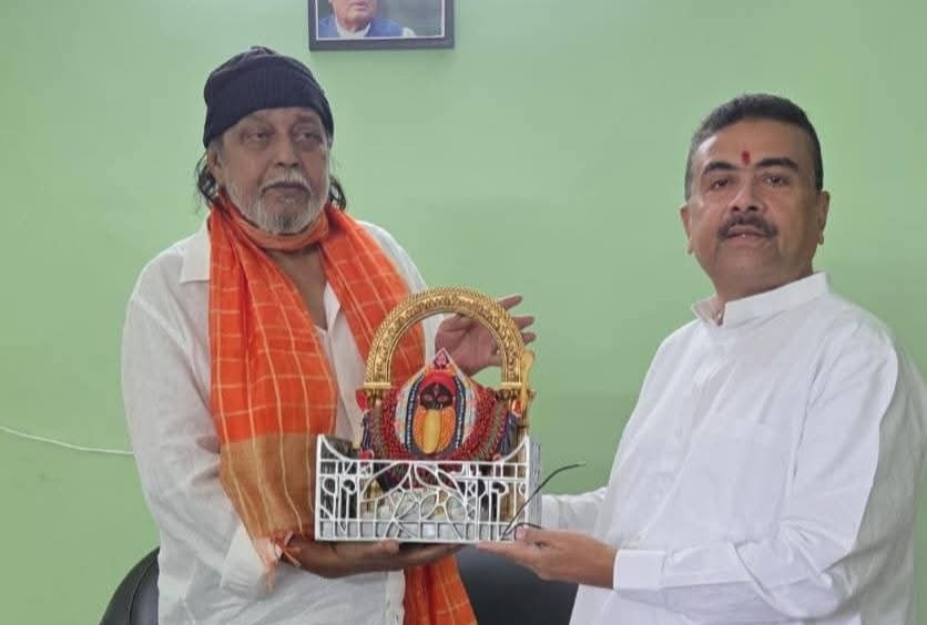 শুভেন্দু অধিকারীকে “বেস্ট মুখ্যমন্ত্রী” আখ্যা মিঠুন চক্রবর্তীর, পালটা “মহাগুরু”র অবদানের প্রশংসা মুখ্যমন্ত্রীর 