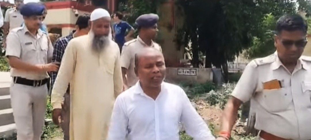 কাটোয়ায় রেলকর্মীদের উপর হামলার ঘটনায় গ্রেপ্তার তৃণমূল কাউন্সিলর সুফল রাজোয়া ও ২ তৃণমূল কর্মী আব্দুল হাসেম ও সাজাহান শেখ 
