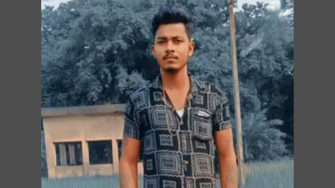 দোকানের মধ্যে বিদ্যুৎস্পৃষ্ট হয়ে যুবকের মর্মান্তিক মৃত্যু