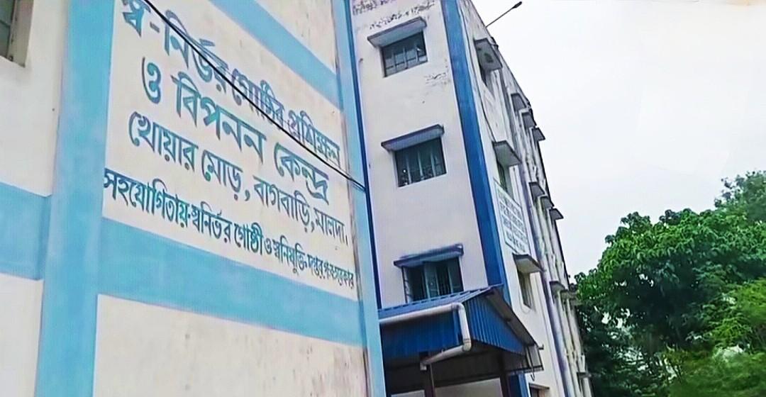 মালদায় চালু হয়ে গেল জেলার প্রথম “হোল্ডিং সেন্টার”, প্রথম দিনেই রাখা হয়েছে ৩ বাংলাদেশি মহিলা ও তাদের ৬ নাবালক সন্তানকে   