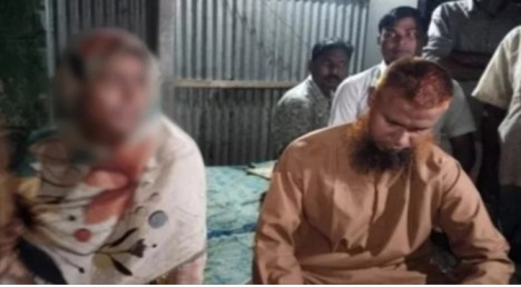 বিধবা মহিলার সঙ্গে সঙ্গমরত অবস্থায় মসজিদের ইমামকে হাতেনাতে ধরল স্থানীয় বাসিন্দারা 