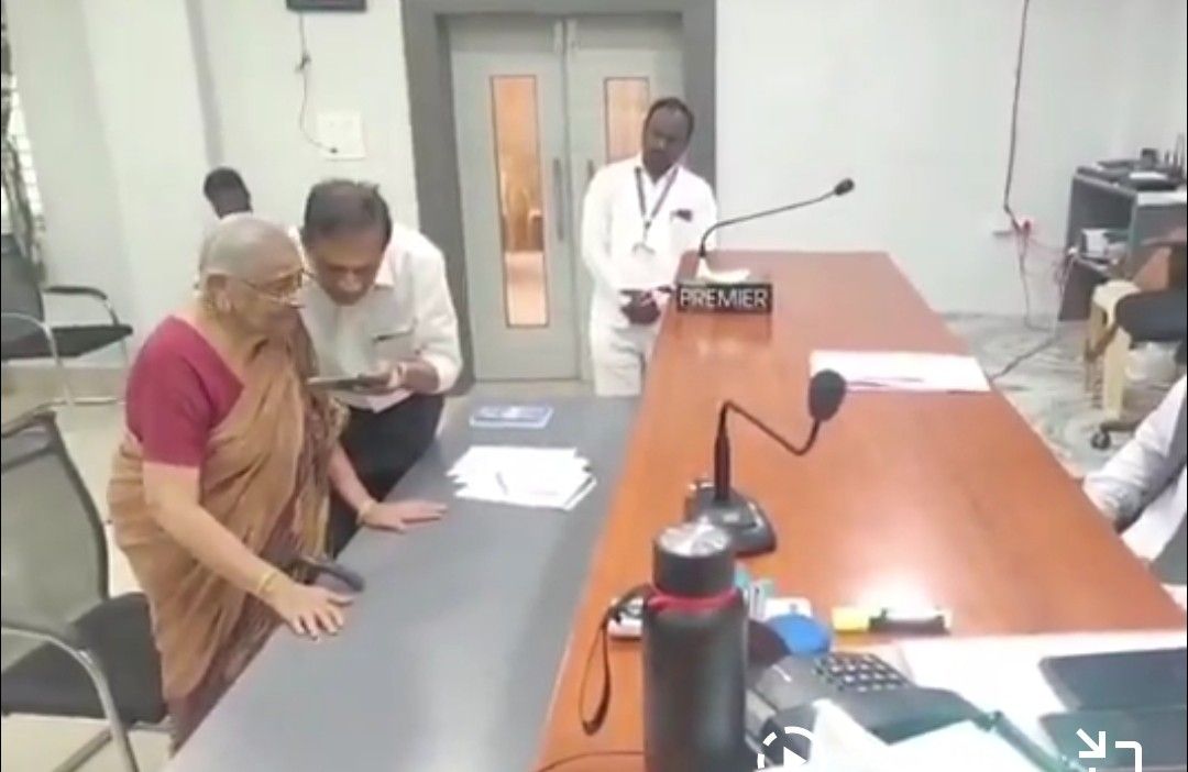 ৯৪ বছরের বৃদ্ধা মহালক্ষ্মার দেশপ্রেমে মুগ্ধ সোশ্যাল মিডিয়া, মার্কিন নাগরিকত্ব ত্যাগ করে বললেন : “আমি একজন ভারতীয় হিসেবেই মরতে চাই” 