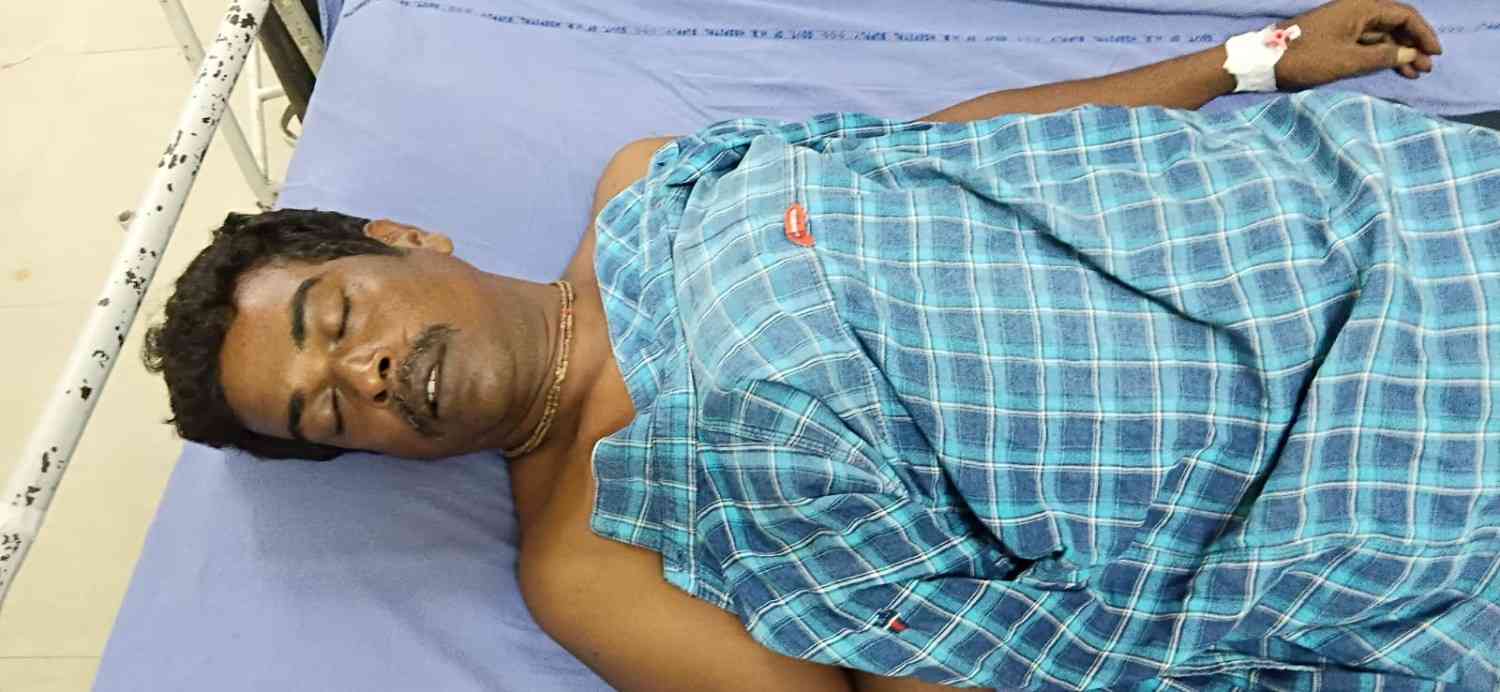 গ্রাহক পরিষেবা কেন্দ্রে বারবার হয়রানির প্রতিবাদ করায় বধূর স্বামীকে বেধরক মারধরের অভিযোগ উঠল কাটোয়া থানার এক সিভিক ভলান্টিয়ারের বিরুদ্ধে 