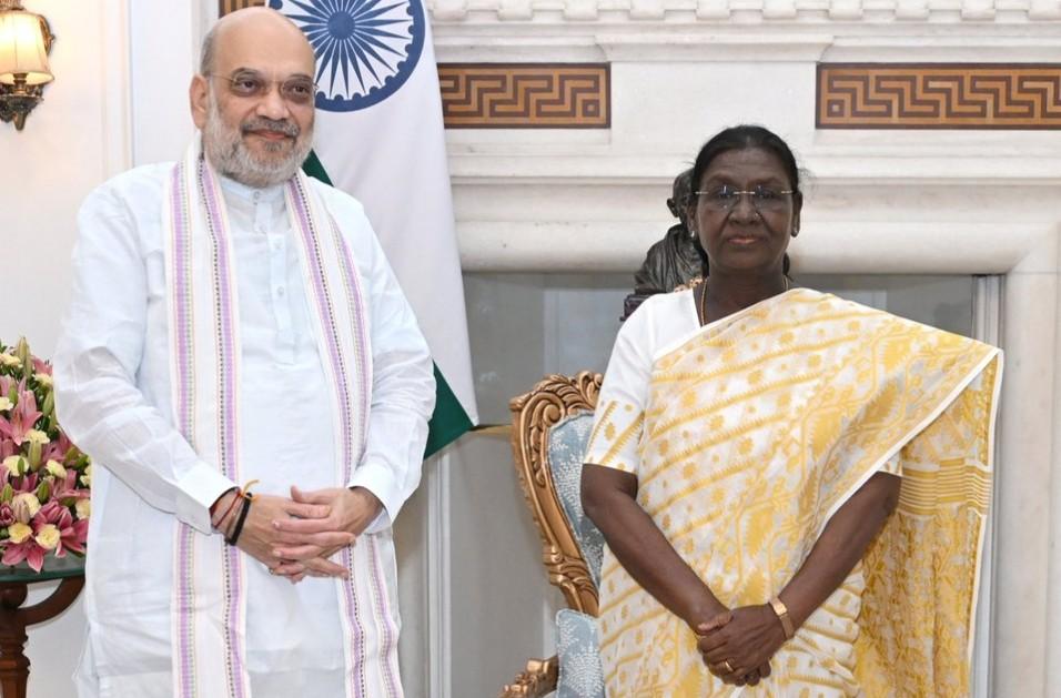 কেন্দ্রীয় মন্ত্রিসভায় ব্যাপক রদবদলের ইঙ্গিত, রাষ্ট্রপতি দ্রৌপদী মুর্মুর সঙ্গে সাক্ষাৎ করলেন স্বরাষ্ট্রমন্ত্রী অমিত শাহ  